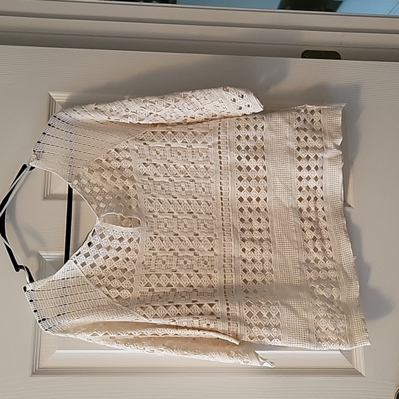 Ladies boutique style cream overlay, size medium, beautiful lace cut - Picture 4 of 5